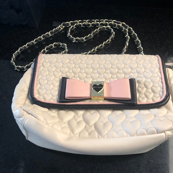 Betsy Johnson Pink Bow White  with Black Trim Crossbody Cushion Heart Purse - Picture 1 of 5